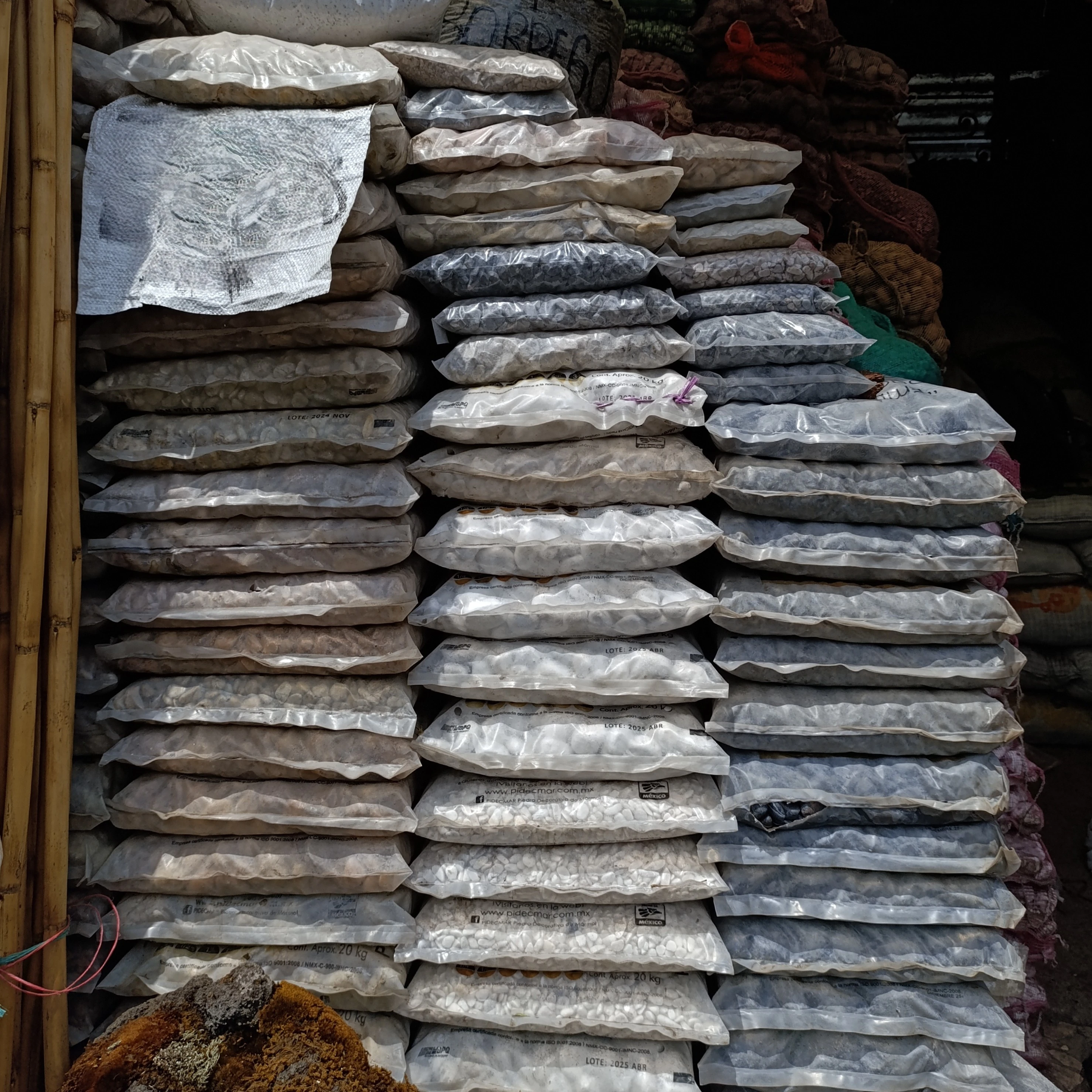 Tierra y Sustratos disponibles en Exposición Permanente Madreselva